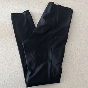 Athleta salutation stash pocket 7/8 leggings